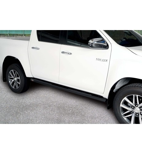 Pedane laterali acciaio inox ovale NERO Toyota Hilux doppia cabina dal 2016
