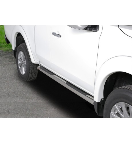 Pedane laterali in acciaio inox 70mm Mitsubishi L200 Club Cab 2015 2018