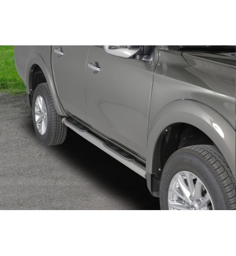Pedane laterali inox lucido 70mm Mitsubishi L200 Double Cab 2015 2018