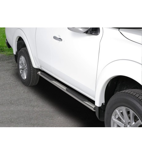 Pedane laterali ovali in acciaio inox Mitsubishi L200 Club Cab 2015 2018