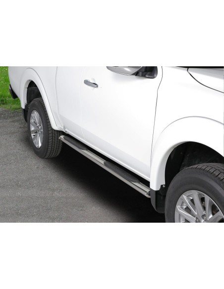 Pedane laterali ovali in acciaio inox Mitsubishi L200 Club Cab 2015 2018