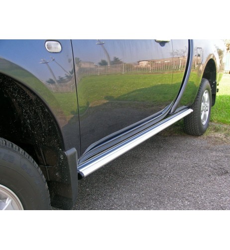 Tubi laterali ovali di protezione alluminio Mitsubishi L200 Club Cab 2010 2