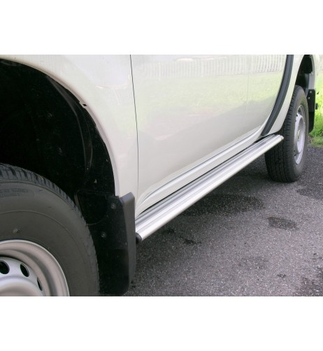 Tubi laterali ovali di protezione alluminio Mitsubishi L200 Double Cab 2010