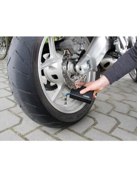 Compressore tascabile a pile con torcia a led Moto e Bici