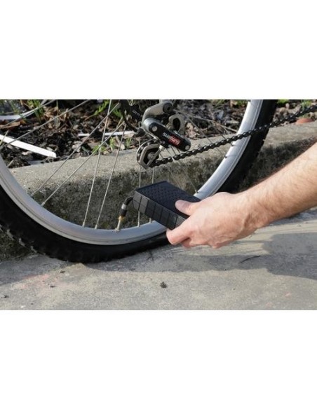 Compressore tascabile a pile con torcia a led Moto e Bici