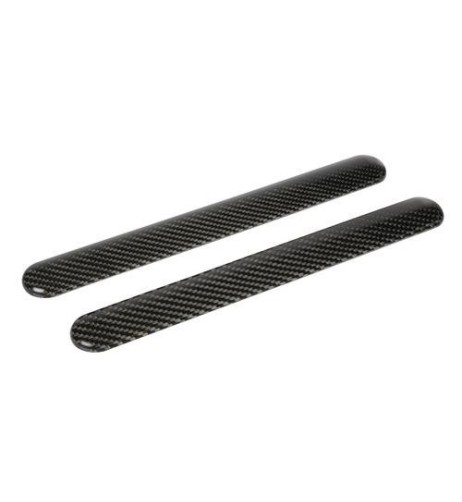 Coppia di salvaparaurti adesivi colore carbon look 310x35mm