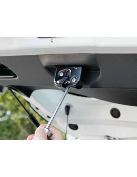 Gancio bloccaggio bagagliaio auto per ventilazione abitacolo