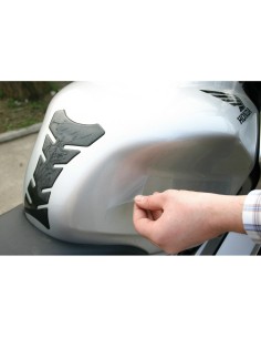 Pellicola protettiva adesiva trasparente antigraffio per carrozzeria moto 2