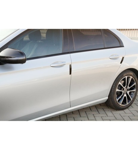 Set 4 salvaporta adesivi Linear Carbon Look