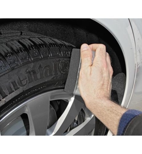 Spugnetta per applicazione lucida pneumatici