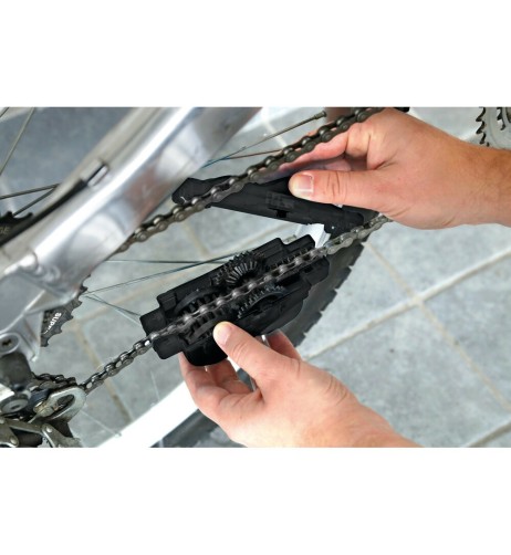 Utensile pulisci catena bicicletta