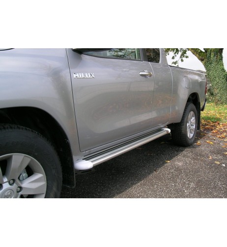 Pedane laterali S50 stondate alluminio WHITE Toyota Hilux Extracab dal 2016