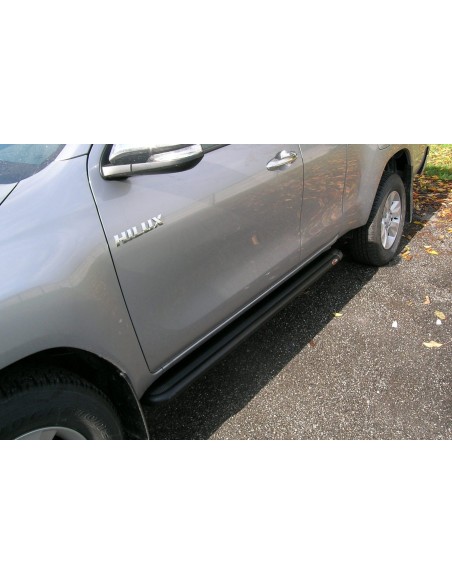 Pedane laterali S50 stondate alluminio NERO Toyota Hilux Extracab dal 2016