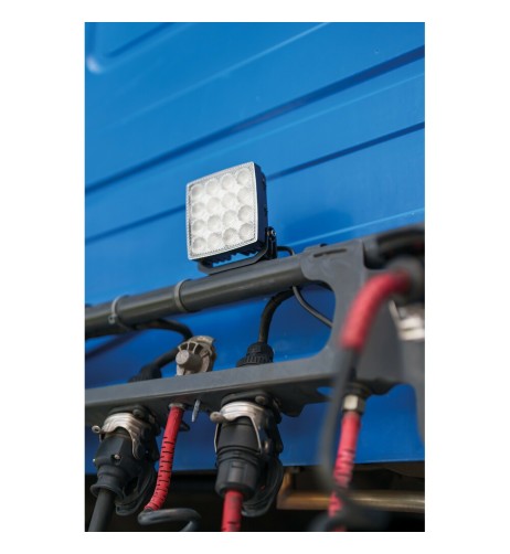 Faro ausiliario 16 LED 12 24V 6000K 48W impermeabile IP67 quadrato 110x110x