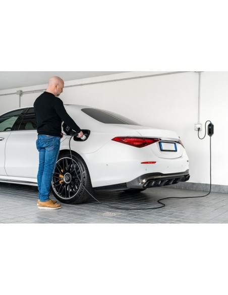 Caricabatteria veicoli ibridi ed elettrici 230V 16A 3 7kW
