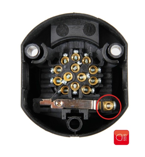 Presa 13 poli con 1 contatto retronebbia