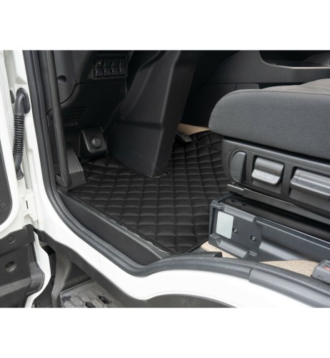 Coppia tappeti camion in similpelle imbottiti Nero Iveco S Way dal 2024