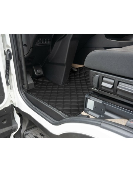 Coppia tappeti camion in similpelle imbottiti Nero Iveco S Way dal 2024