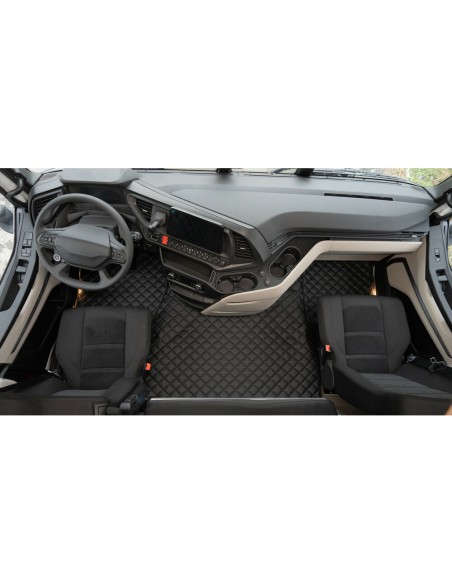 Tappeto centrale camion in similpelle imbottito Nero Iveco S Way dal 2024