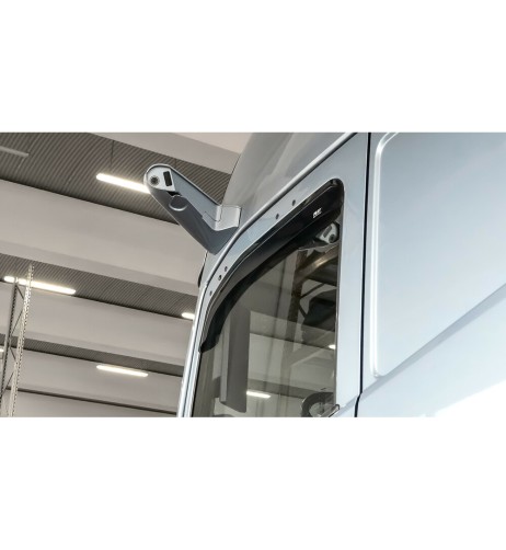 Deflettori aria su misura in acrilico per Volvo FH Aero con telecamere
