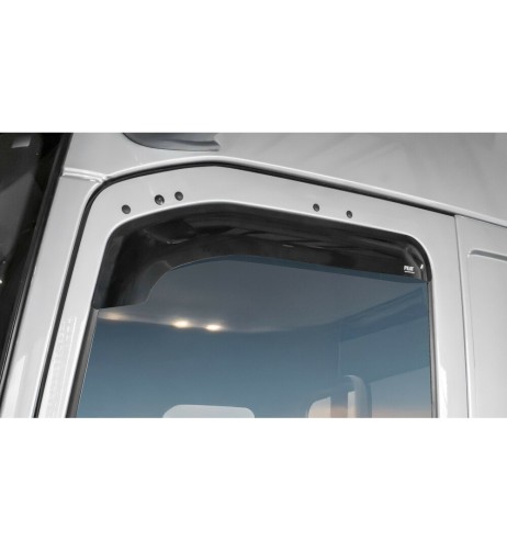 Deflettori aria su misura in acrilico per Volvo FH Aero con telecamere