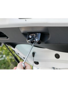 Gancio bloccaggio bagagliaio auto per ventilazione abitacolo 2